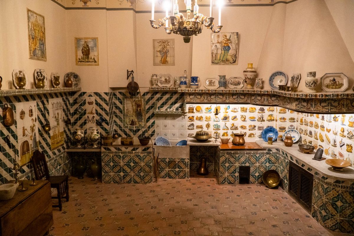 Дворец маркизов Дос-Агуас - Музей керамики