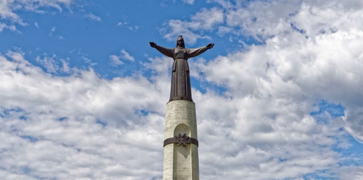 Монумент Матери-Покровительницы в Чебоксарах