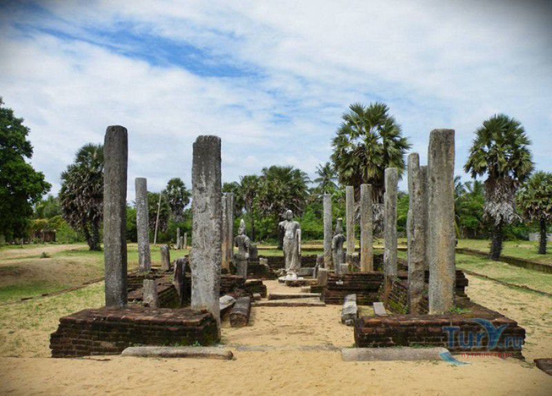 Руины Храма Мухуду Маха Вихарая