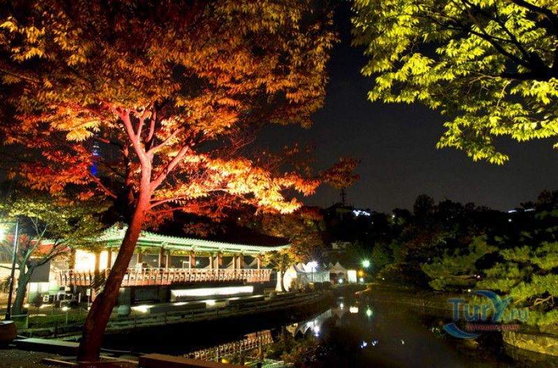 Деревня Традиционных Домов Ханок (Деревня Намсанголь Ханок)