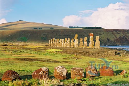 Каменные идолы Моаи