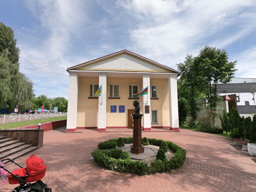 Памятник Алиеву Г.А.