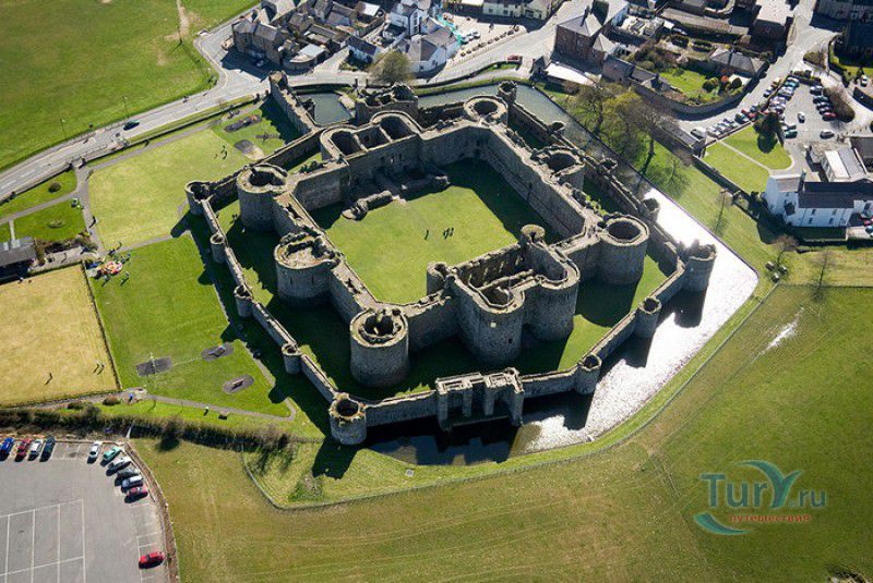 Замок Бомарис