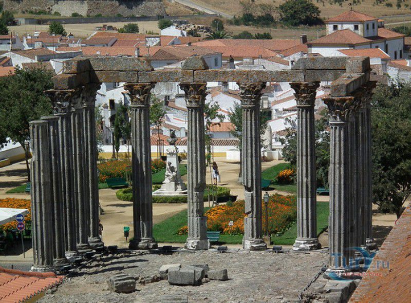 Римский Храм Эворы