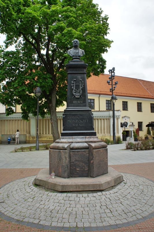 Памятник Станиславу Монюшко