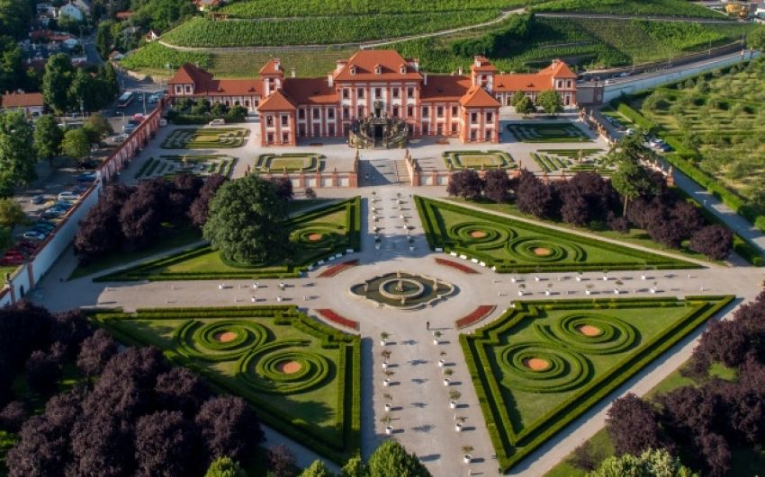 Тройский замковый сад