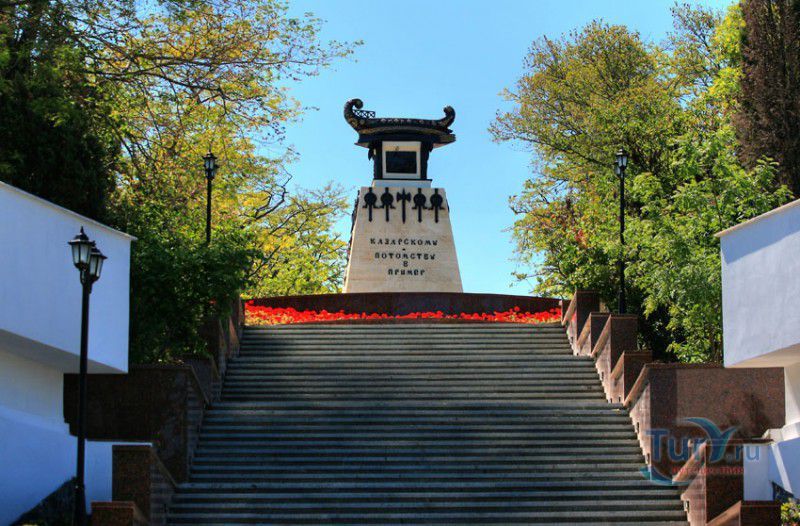 Памятник капитан-лейтенанту А.И.Казарскому