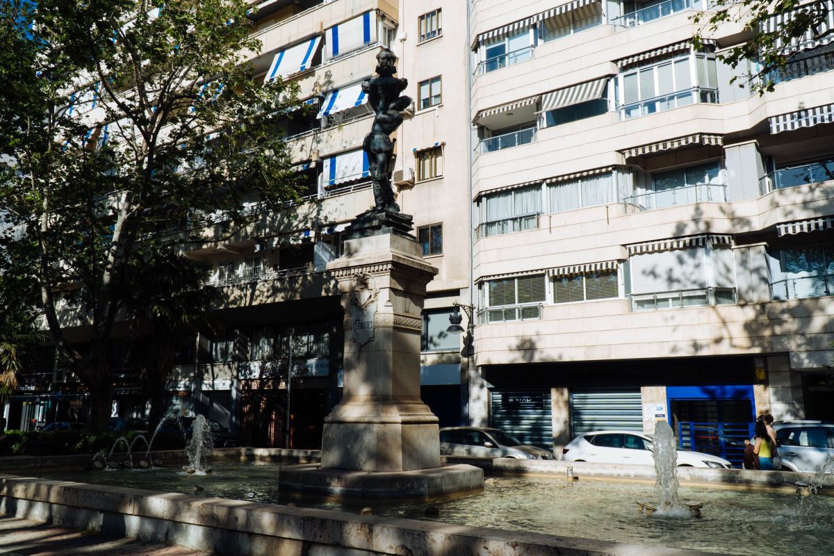 Статуя Сервантеса в Валенсии