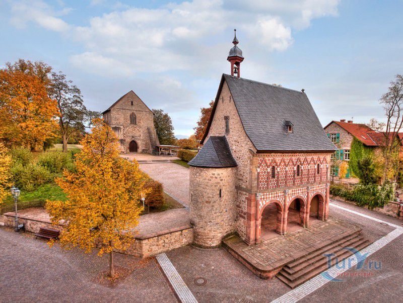 Монастырь в Лорше (Бенедиктинский Монастырь Святого Петра)