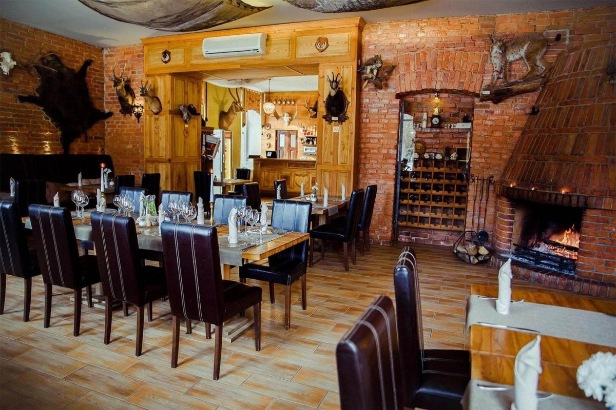 Охотничий зал отеля Metsis