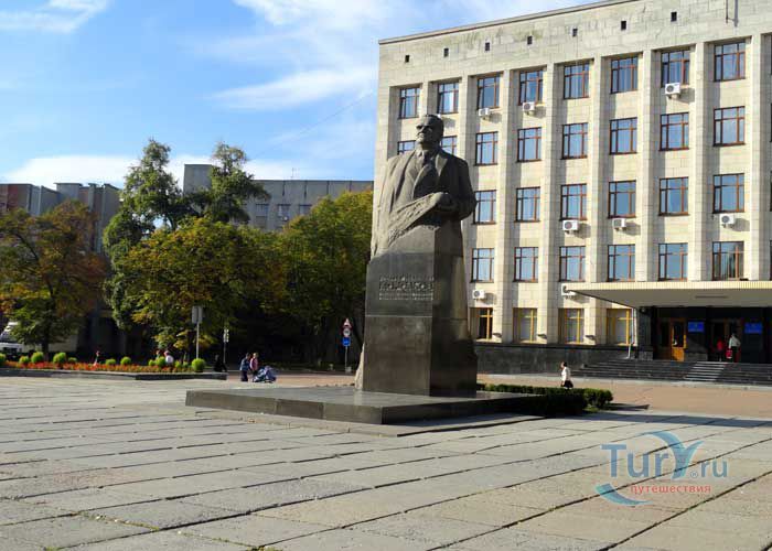 Памятник С.П. Королеву в Житомире