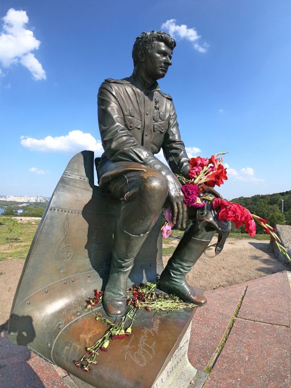 Памятник военным лётчикам 