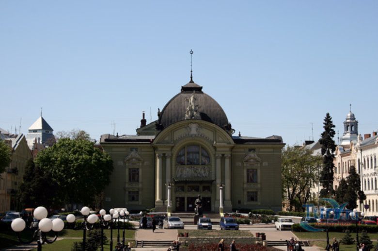 Музыкально-драматический театр им. О.Кобылянской в Черновцах