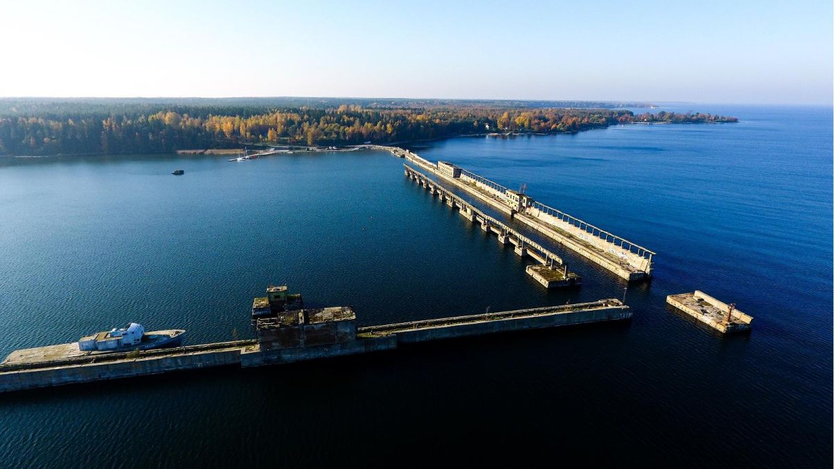 База подводных лодок в порту Хара