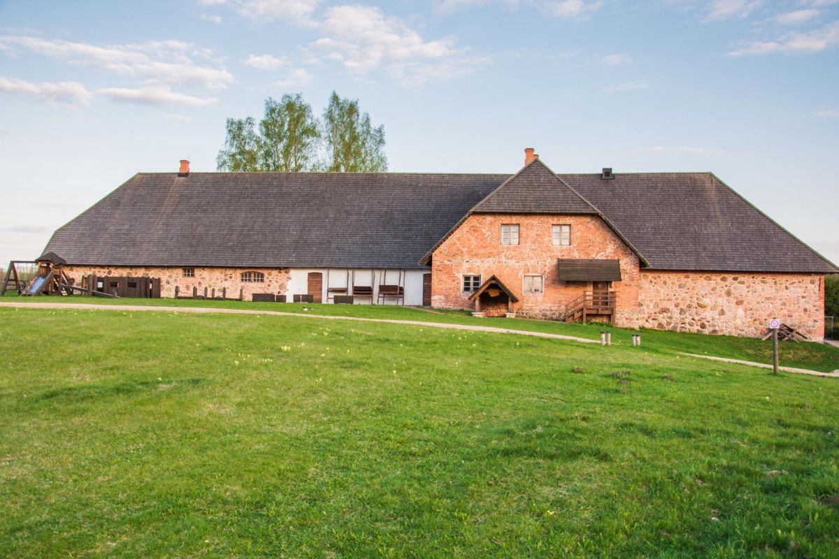 Средневековый центр впечатлений епископского городища Вастселийна