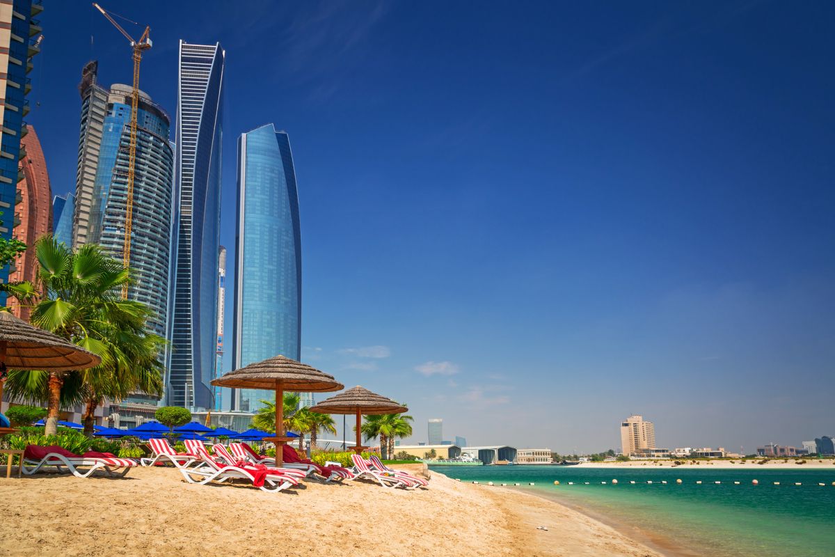 Понежьтесь на солнышке на 11 лучших пляжах Абу-Даби