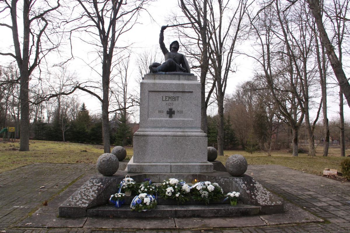 Памятник погибшим в войне за независимость «Лембиту» в Сууре-Яани
