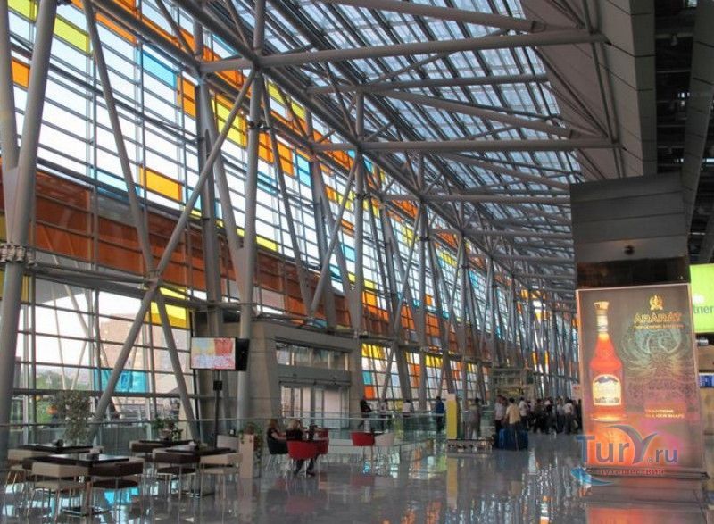 Международный аэропорт Звартноц