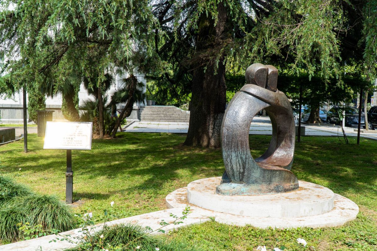 Скульптура Любовь