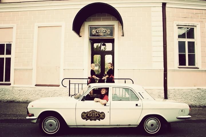 Ночной бар в стиле ретро 