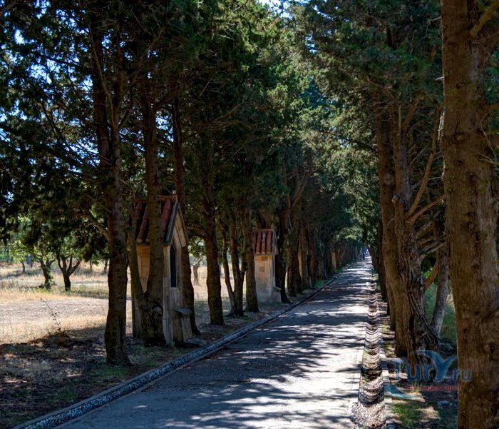 Аллея Путь на Голгофу