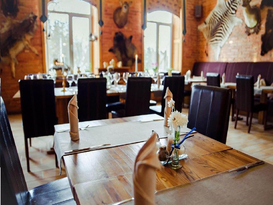 Охотничий зал отеля Metsis