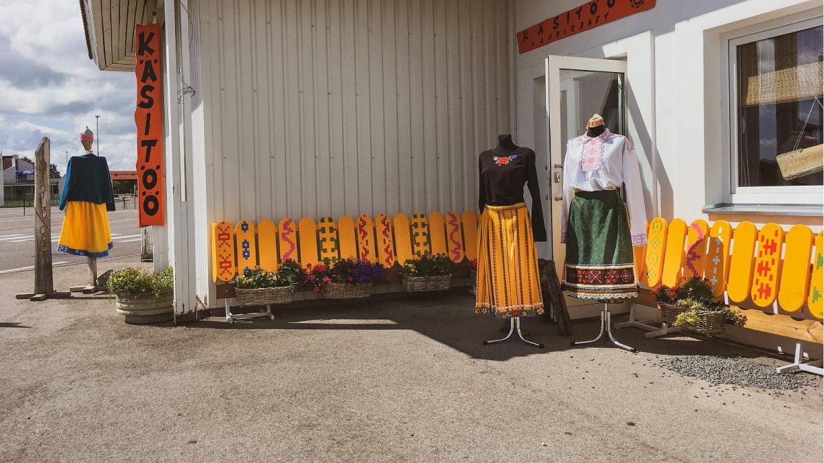 Магазин Muhu Käsitöö на причале порта Куйвасту