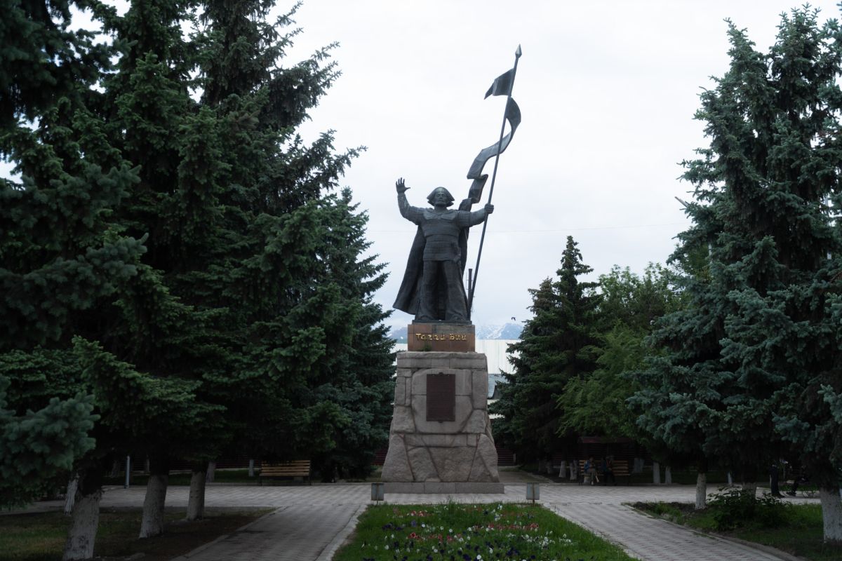 Памятник Тагай Бий