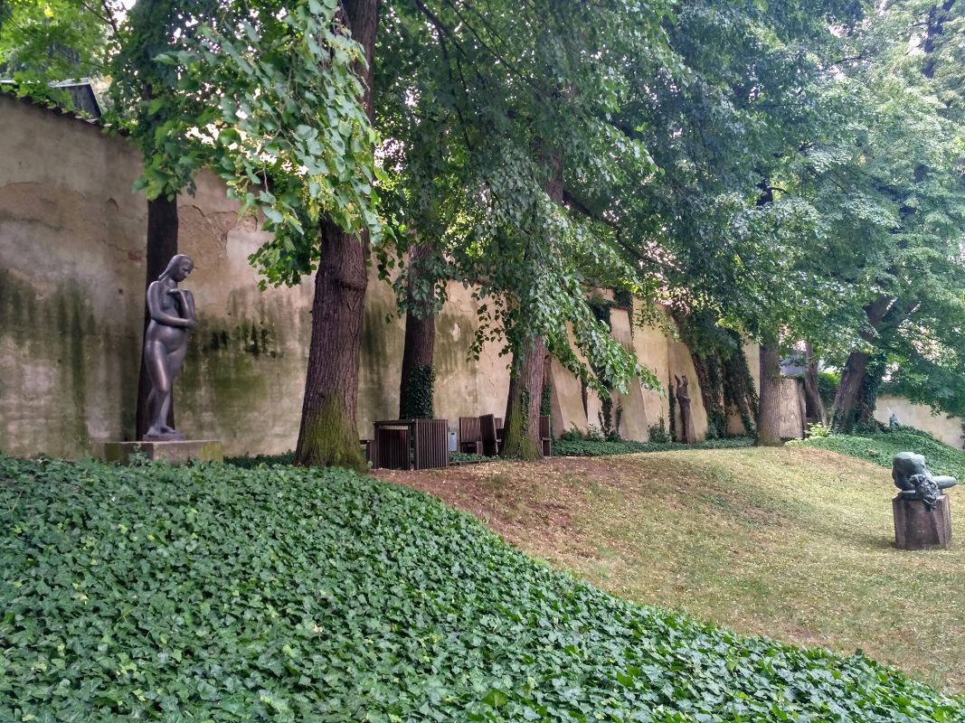 Сад Штернбергского дворца