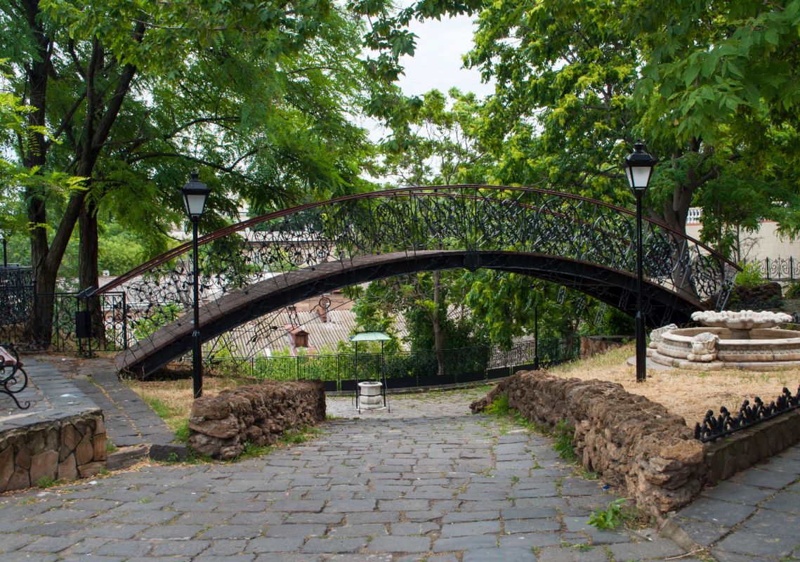Уголок старой Одессы - мост Невест