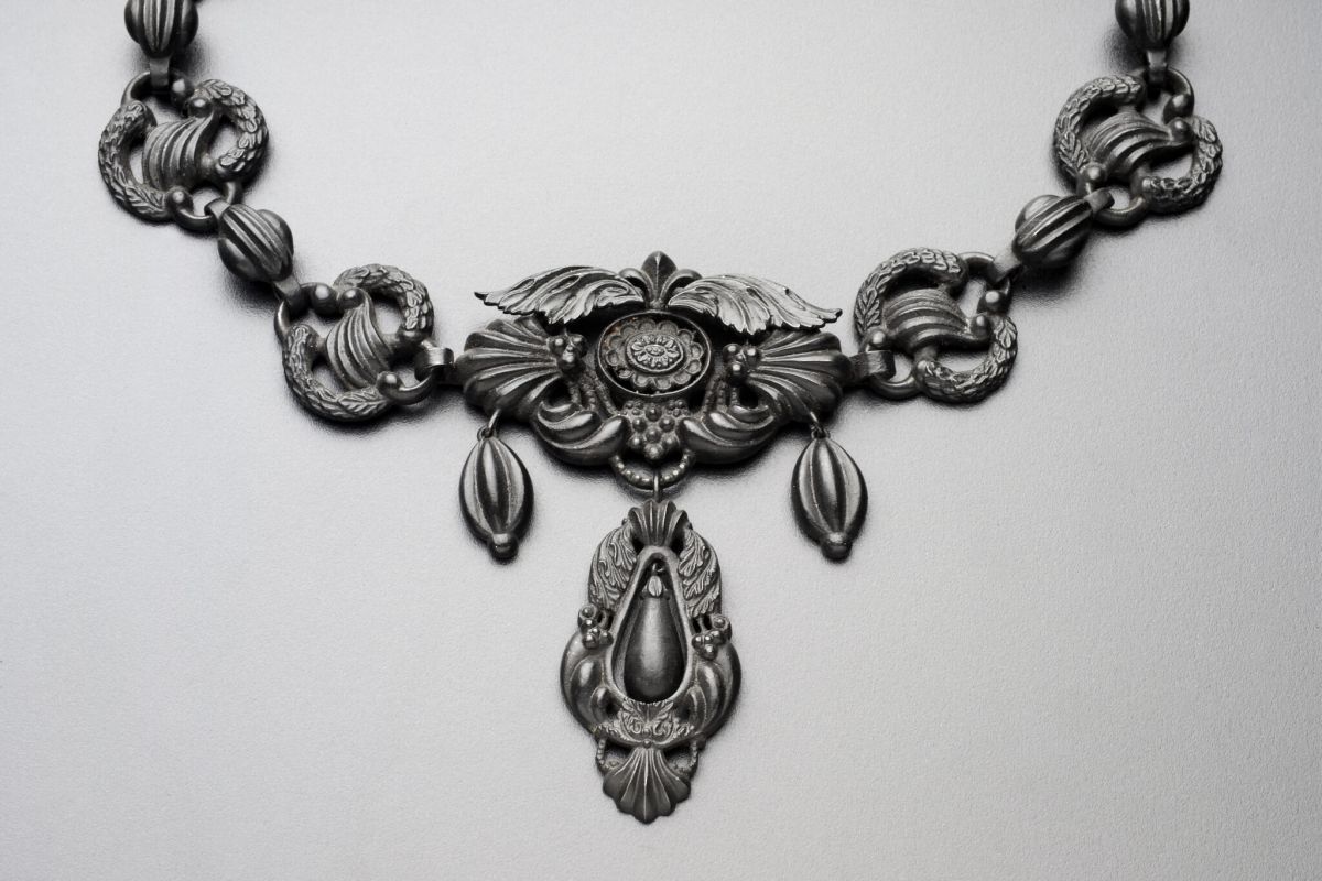 Выставка ИСКУССТВО, ЖИЗНЬ в музее декоративно-прикладного искусства