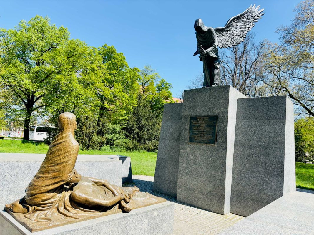 Памятник жертвам Катынского расстрела во Вроцлаве