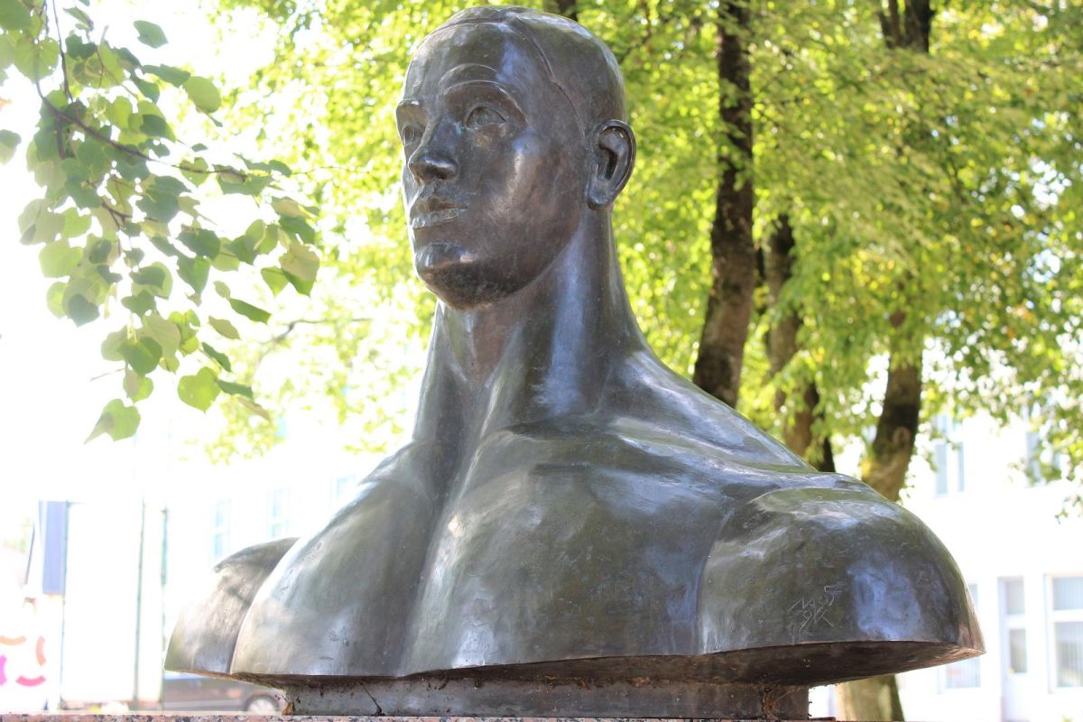 Памятник Альфреду Нейланду