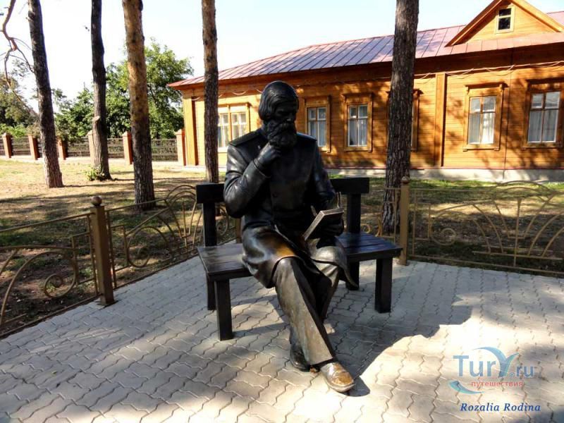 Памятник В.М. Бехтереву в Елабуге