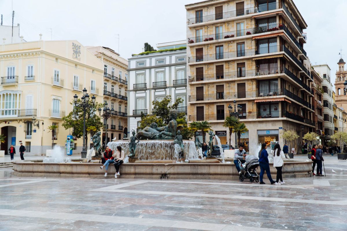 Площадь Богородицы (Plaza de la Virgen)