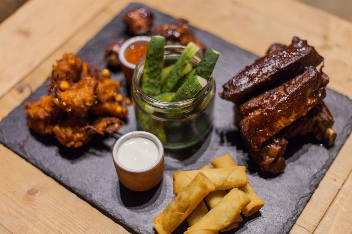 Корчма и ресторанчик Kapteni