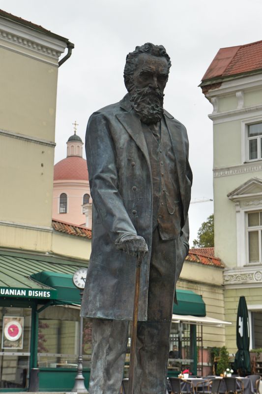 Памятник Йонасу Басанавичюсу