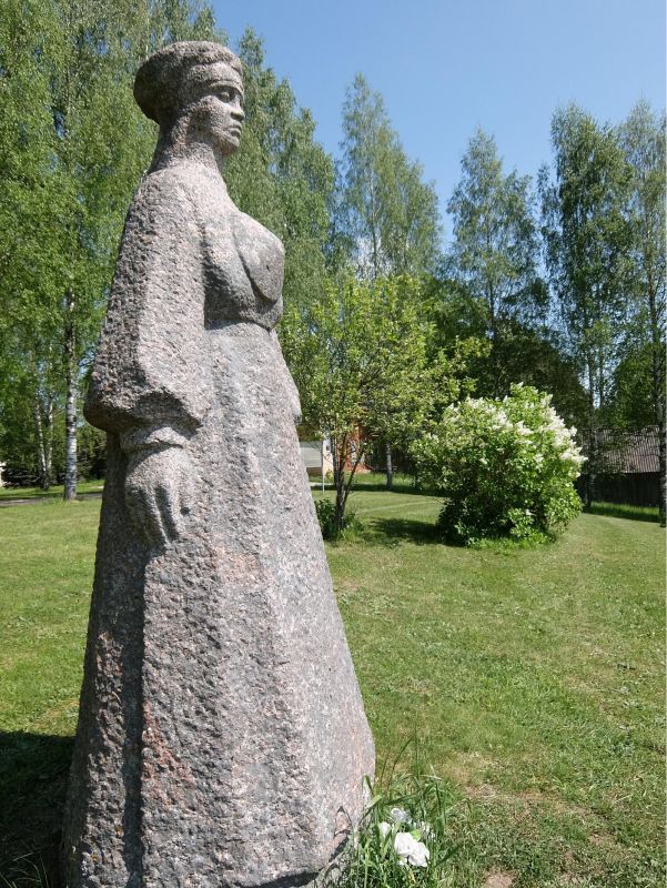 Монумент Песенной матери Сету