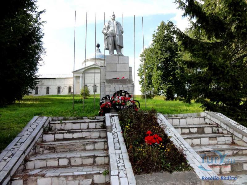Памятник В.И.Ленину в Мышкине