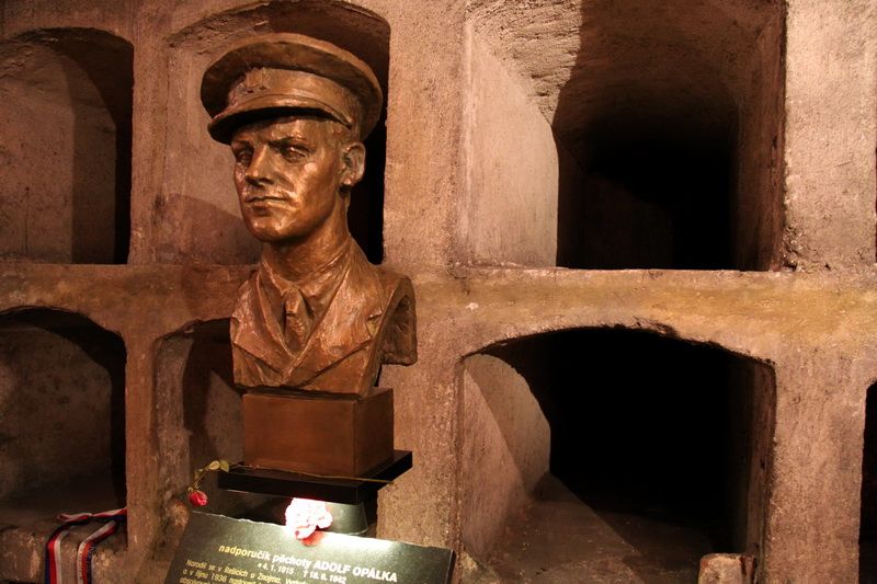 Национальный памятник героям гейдрихиады