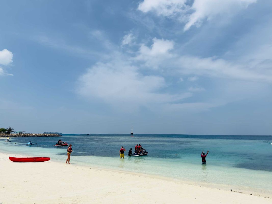 Северо-западный пляж Маафуши (пляж водных видов спорта)