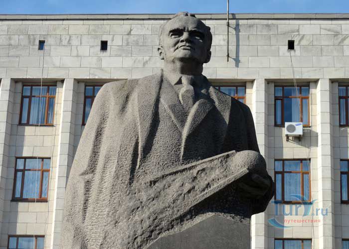 Памятник С.П. Королеву в Житомире