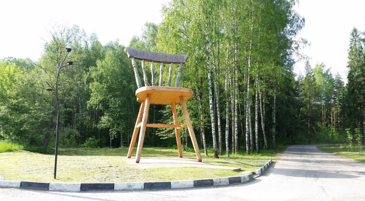 Стул-гигант