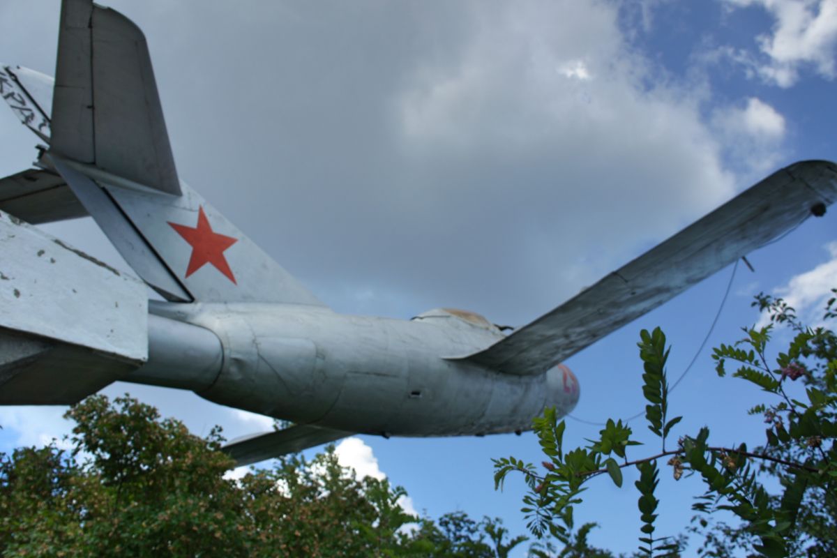 Памятник в честь Второй воздушной армии (МИГ-15)
