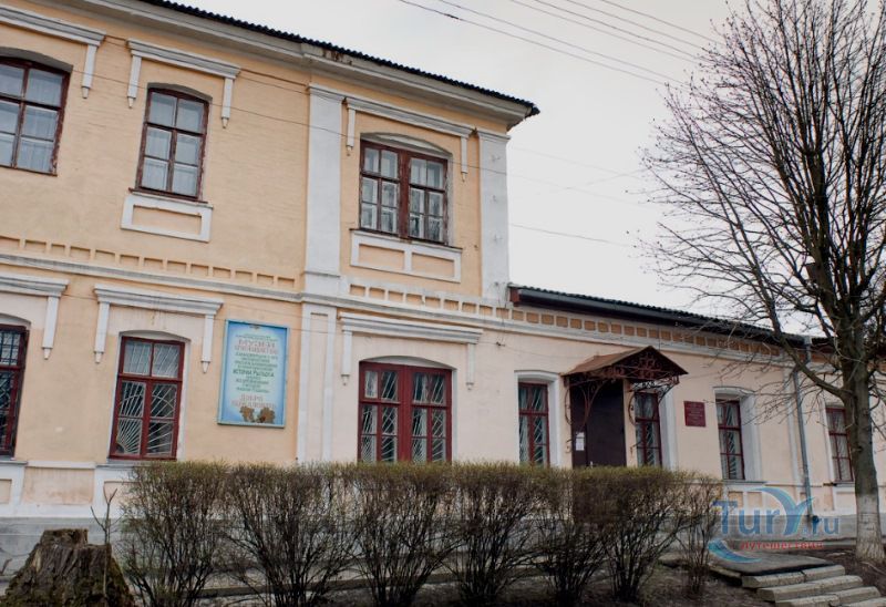 Школа 1 рыльск. Библиотека рыльск. Купеческий рыльск. Рыльская школа искусств. Рыльск краеведческий музей.