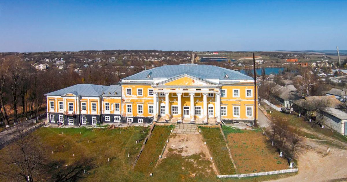 Чаромский дворец