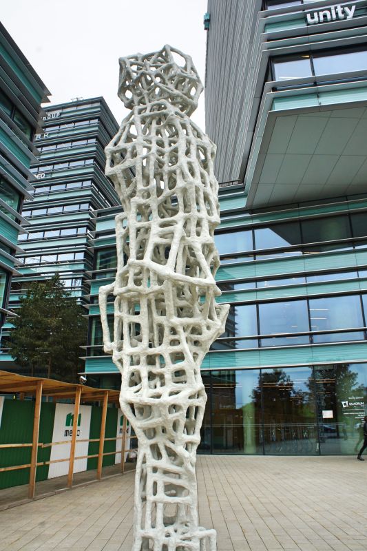 Скульптура у здания DNB