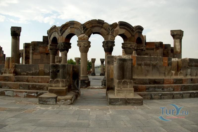 Историко-культурный музей-заповедник Звартноц