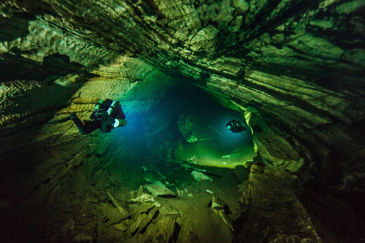 Свадьба в подводной пещере