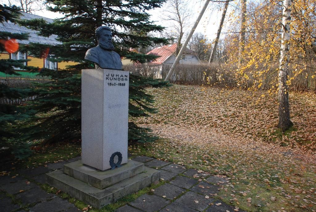 Памятник Юхану Кундеру